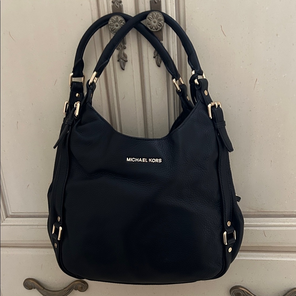 Michael Kors Elegant Black Shoulder Bag with Gold Details